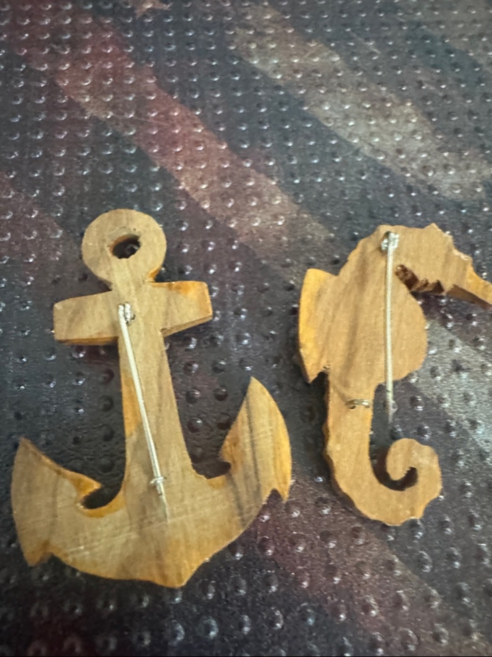 Vintage Hand-Carved Wood Anchor and Seahorse Brooches - Picture 2 of 4